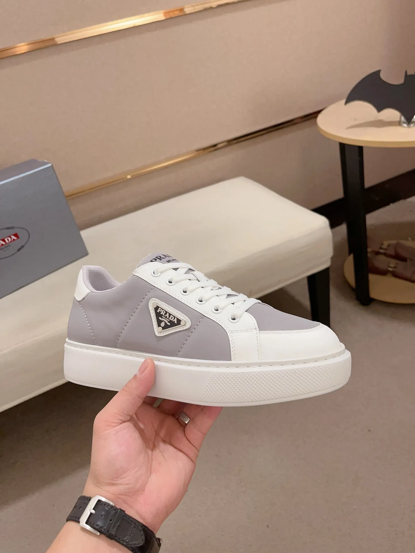 Factory price 580💰 ✔️✔️✔️High version High-quality new Prada (Prada) counters are on the market at the same time. The new men's shoes and 😘fabrics are selected from first-layer cowhide and are made by pure handicrafts. Lining: Full cowhide lining. 👍🏿 High-end ☄️ air-cushion molded anti-slip rubber outsole, exquisite lines, simple and elegant, comfortable and high-end for leisure travel. Code number: 38 to 44 (45 can be customized)